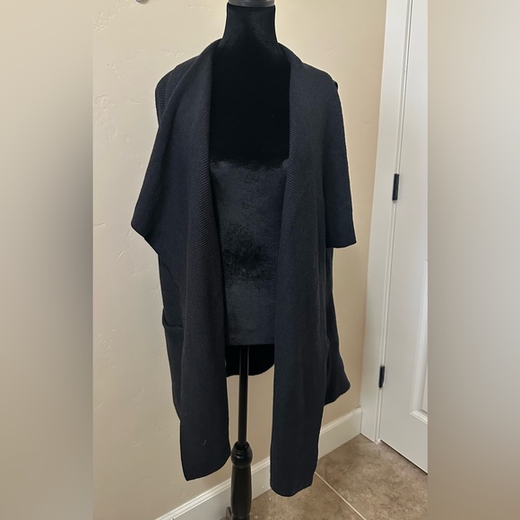 NWT- H&M Women’s Black oversize sleeveless Sweater Vest- Size M/L - Picture 7 of 7